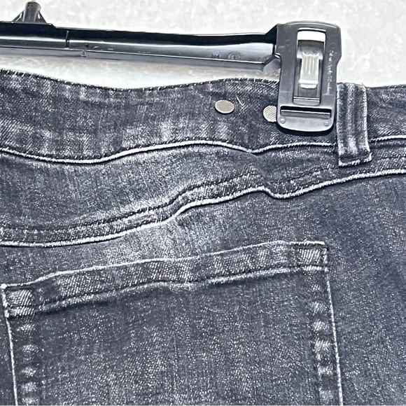 Cabi Women's Jeans Lightly Distressed Slim Boyfriend Washed Black Size 8 - Picture 6 of 13